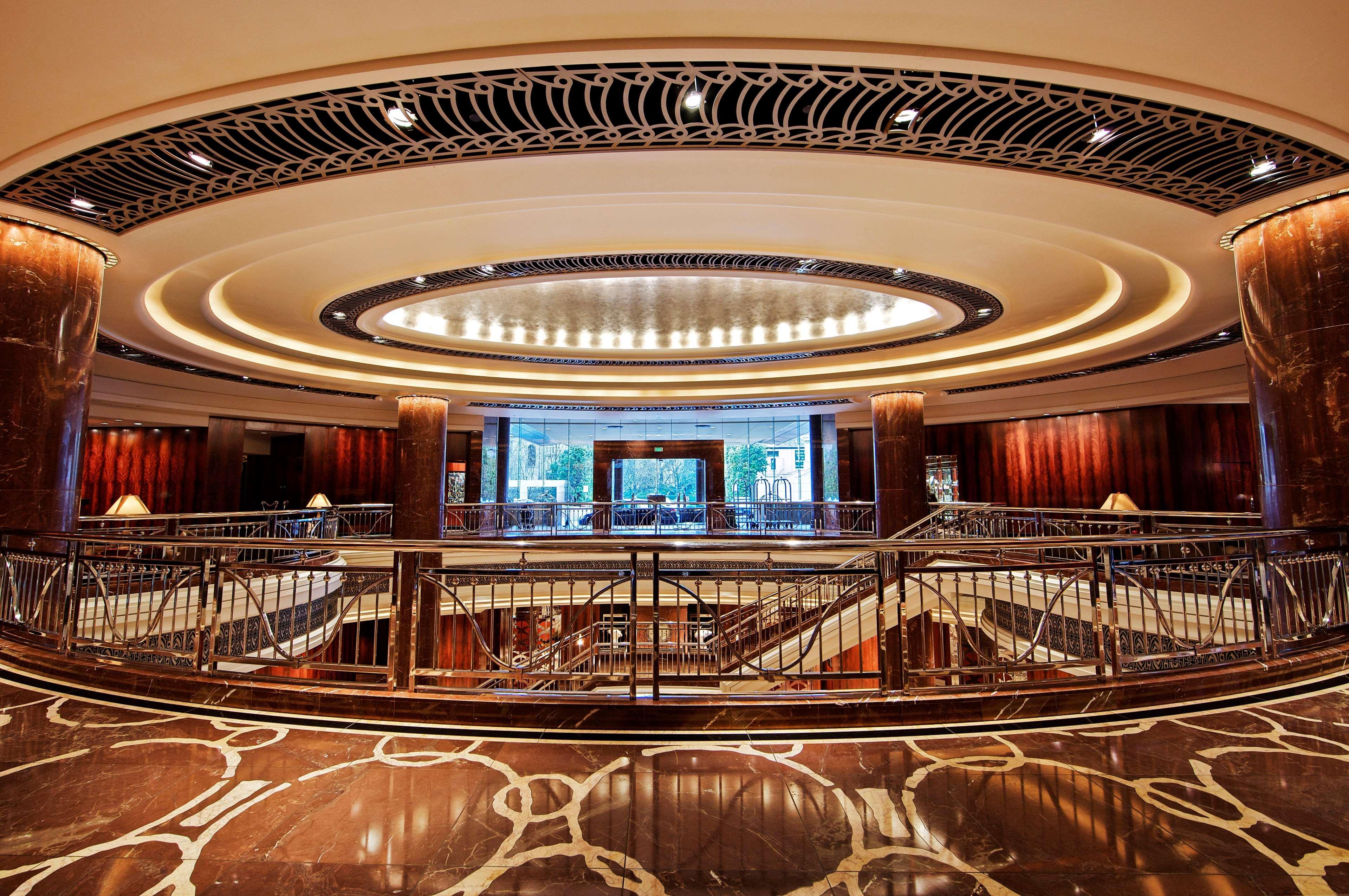 Park Hyatt Melbourne Ξενοδοχείο Εξωτερικό φωτογραφία The lobby of the Ritz-Carlton, Dubai