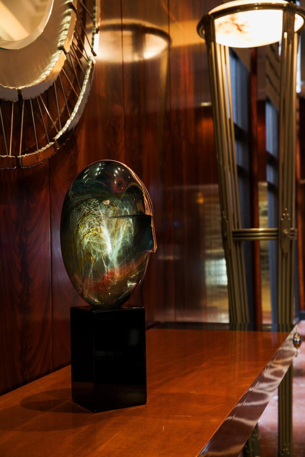 Park Hyatt Melbourne Ξενοδοχείο Εξωτερικό φωτογραφία The Star of India, a large star sapphire, on display at the Natural History Museum, London