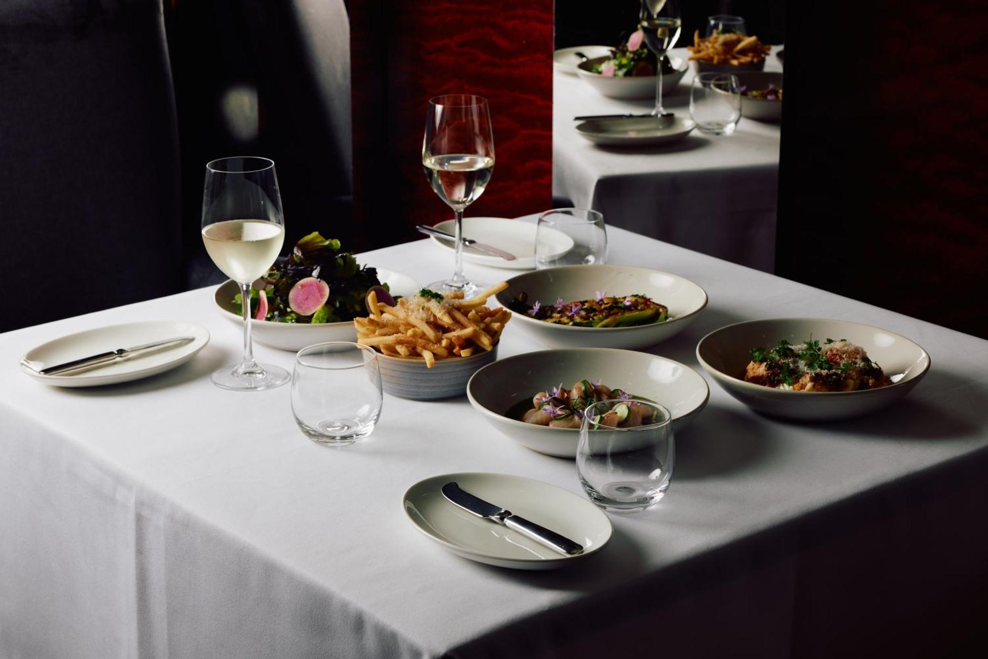 Park Hyatt Melbourne Ξενοδοχείο Εξωτερικό φωτογραφία A selection of dishes at the restaurant