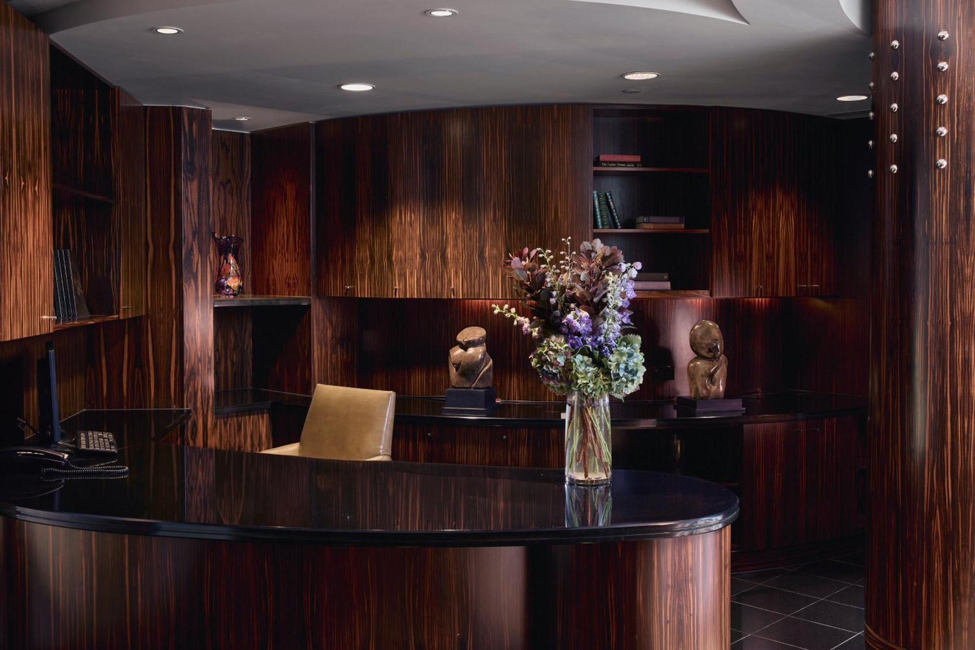 Park Hyatt Melbourne Ξενοδοχείο Εξωτερικό φωτογραφία The reception desk at the hotel