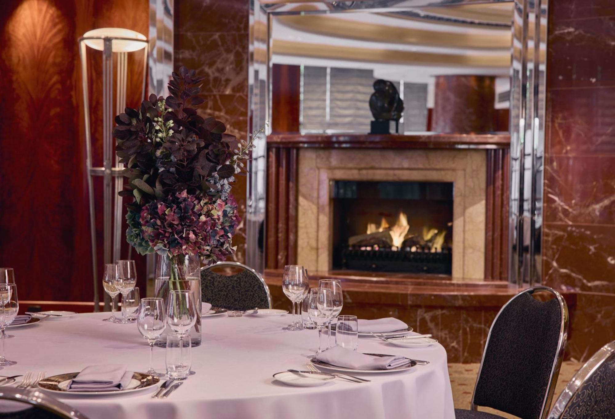 Park Hyatt Melbourne Ξενοδοχείο Εξωτερικό φωτογραφία The fireplace in the restaurant