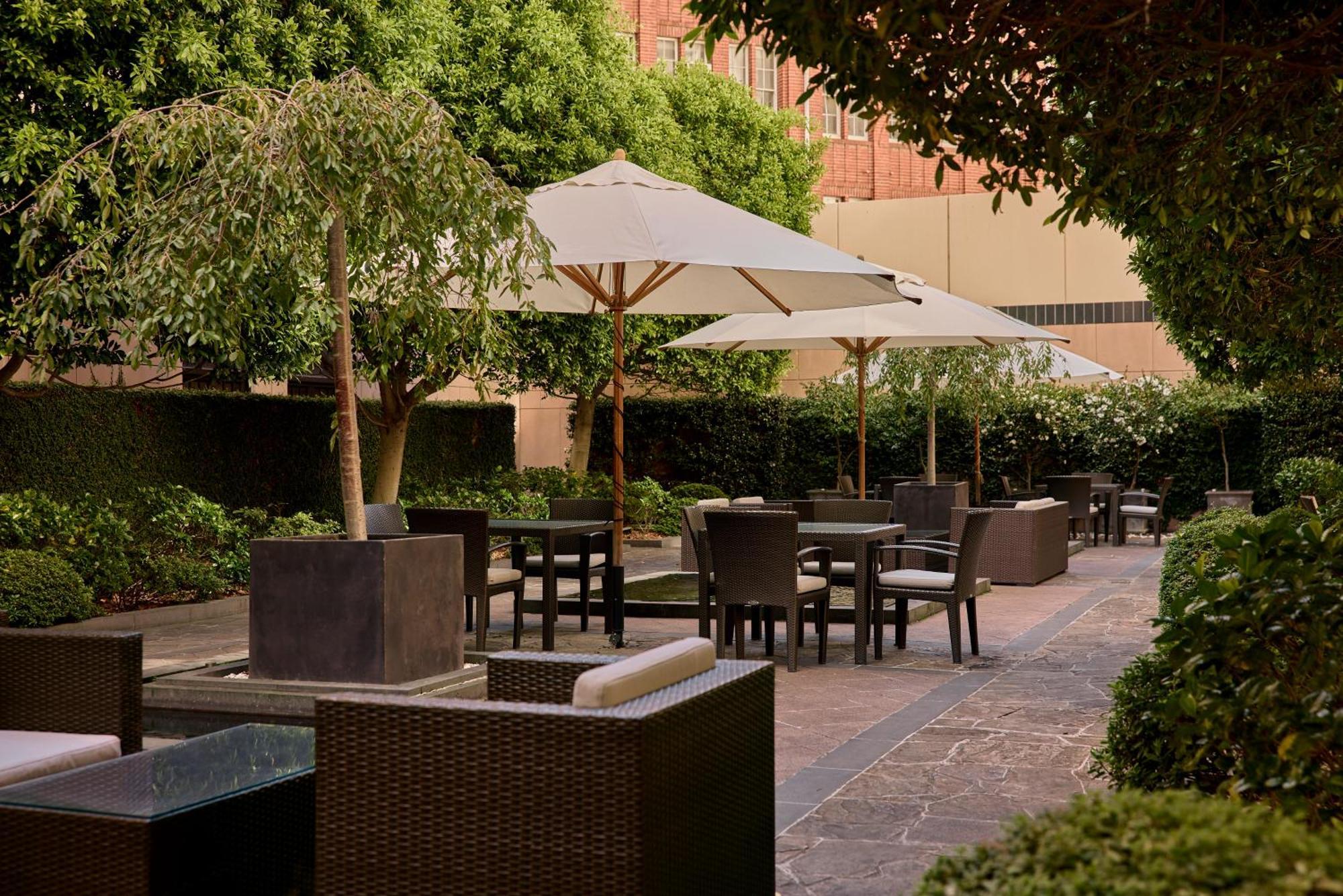 Park Hyatt Melbourne Ξενοδοχείο Εξωτερικό φωτογραφία The hotel's garden